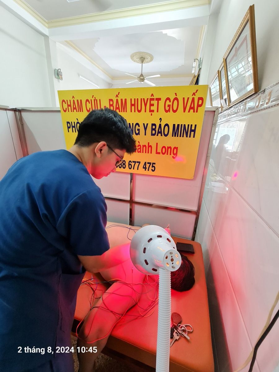 Châm cứu chữa đau vai gáy